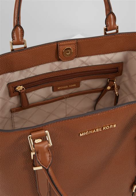 michael kors bedford large hobo|Bedford Legacy Large Logo and Pebbled Leather .